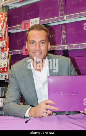 Herzinfarkt, UK. 13.12.2011: Calum Best startet seinen neuen Duft. Abbeycentre Einkaufszentrum Stockfoto