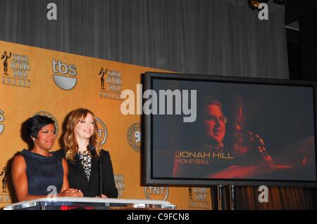 Regina King, Judy Greer auf der Pressekonferenz für 18. Annual Screen Actors Guild (SAG) Awards Nominierungen Ankündigung, Pacific Design Center, Los Angeles, CA 14. Dezember 2011. Foto von: Elizabeth Goodenough/Everett Collection Stockfoto