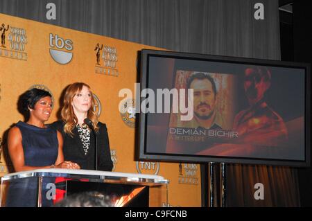 Regina King, Judy Greer auf der Pressekonferenz für 18. Annual Screen Actors Guild (SAG) Awards Nominierungen Ankündigung, Pacific Design Center, Los Angeles, CA 14. Dezember 2011. Foto von: Elizabeth Goodenough/Everett Collection Stockfoto