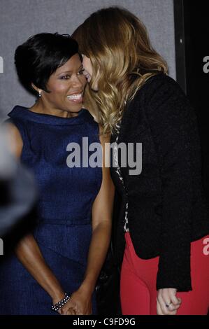 Regina King, Judy Greer auf der Pressekonferenz für 18. Annual Screen Actors Guild (SAG) Awards Nominierungen Ankündigung, Pacific Design Center, Los Angeles, CA 14. Dezember 2011. Foto von: Michael Germana/Everett Collection Stockfoto