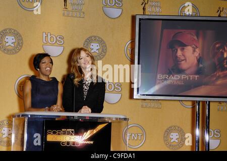 Regina King, Judy Greer auf der Pressekonferenz für 18. Annual Screen Actors Guild (SAG) Awards Nominierungen Ankündigung, Pacific Design Center, Los Angeles, CA 14. Dezember 2011. Foto von: Michael Germana/Everett Collection Stockfoto