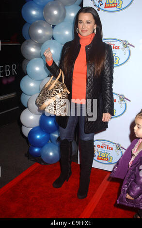 14. Dezember 2011 - Hollywood, Kalifornien, US - Kyle Richards.attends der '' Disney On Ice '' Premiere am Nokia Plaza in Los Angeles, Ca am Dezember 14,2011... 2011 (Kredit-Bild: © Phil Roach/Globe Photos/ZUMAPRESS.com) Stockfoto