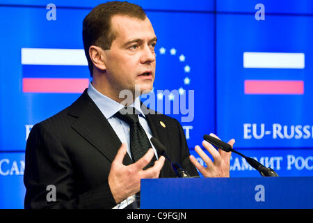 15. Dezember 2011 - Brüssel, BXL, Belgien - der russische Präsident Dmitry Medvedev hält eine Pressekonferenz nach einem EU-Russland-Gipfel im Rat Europäischen Union in Brüssel am 15 / 12 / 2011 von Wiktor Dabkowski (Credit-Bild: © Wiktor Dabkowski/ZUMAPRESS.com) Stockfoto