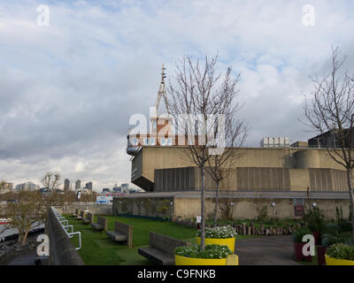 Schiff-Hotel "A Room For London" platziert auf der Queen Elizabeth Concert Hall im Londoner Southbank Centre. Stockfoto