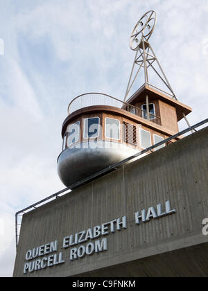 Schiff-Hotel "A Room For London" platziert auf der Queen Elizabeth Concert Hall im Londoner Southbank Centre. Stockfoto