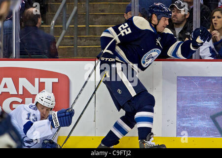 17. Dezember 2011 - Columbus, Ohio, USA - das Spiel zwischen den Tampa Bay Lightning und den Columbus Blue Jackets in der Nationwide Arena, Columbus, Ohio. (Kredit-Bild: © Scott Stuart/Southcreek/ZUMAPRESS.com) Stockfoto