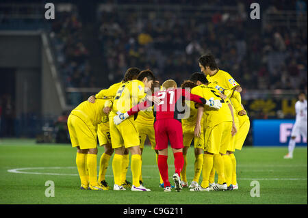 Kashiwa Reysol Teamgruppe, 18. Dezember 2011 - Fußball / Fußball: Kashiwa Reysol Spieler machen Sie einen Kreis vor dem Beginn der zweiten Hälfte während der FIFA Club World Cup dritten Spiel um Platz zwischen Kashiwa Reysol 0(3-5) 0 Al-Sadd Sports Club im International Stadium Yokohama in Kanagawa, Japan. (Foto Stockfoto