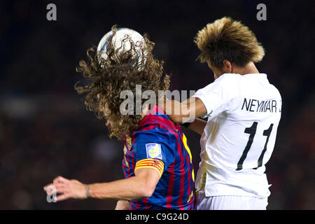 Carles Puyol (Barcelona), Neymar (Santos), 18. Dezember 2011 - Fußball / Fußball: FIFA Club World Cup Final-Spiel zwischen Santos FC 0-4 FC Barcelona im International Stadium Yokohama in Kanagawa, Japan. (Foto von Maurizio Borsari/AFLO) [0855] Stockfoto