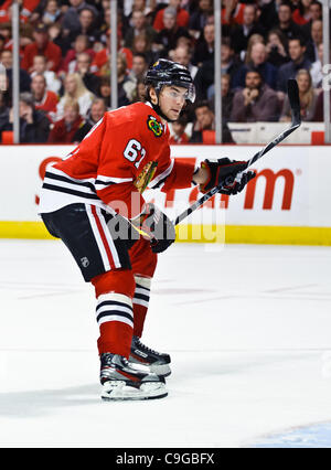 21. Dezember 2011 - Chicago, Illinois, USA - Chicago rechten Flügel Michael Frolik (67) während des NHL-Spiels zwischen den Chicago Blackhawks und den Montréal Canadiens im United Center in Chicago, IL. Die Blackhawks besiegt den Canadiens 5-1. (Kredit-Bild: © John Rowland/Southcreek/ZUMAPRESS.com) Stockfoto