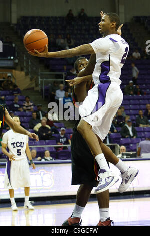 22. Dezember 2011 - Fort Worth, Texas, US - TCU gehörnte Frösche vorwärts Connell Crossland (2) während der Aktion zwischen den Grambling State Tigers und die TCU Horned Frogs.  TCU Niederlagen Grambling State 85 53 Daniel Meyer Coliseum. (Kredit-Bild: © Andrew Dieb/Southcreek/ZUMAPRESS.com) Stockfoto