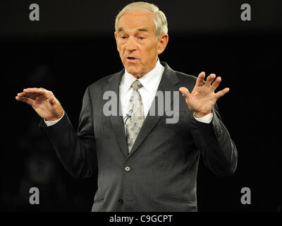 5. September 2011 - Columbia, South Carolina; USA - Kongressabgeordnete RON PAUL nimmt Teil an der amerikanischen Prinzipien Projekt Palmetto Freedom Forum, die an der Columbia Convention Center in der Innenstadt von Columbia stattfindet. Copyright 2011 Jason Moore. (Kredit-Bild: © Jason Moore/ZUMAPRESS.com) Stockfoto