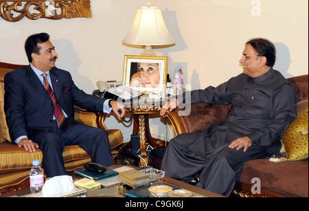 Präsident Asif Ali Zardari in Treffen mit Premierminister Syed Yousuf Raza Gilani bei Aiwan-e-Sadr Stockfoto