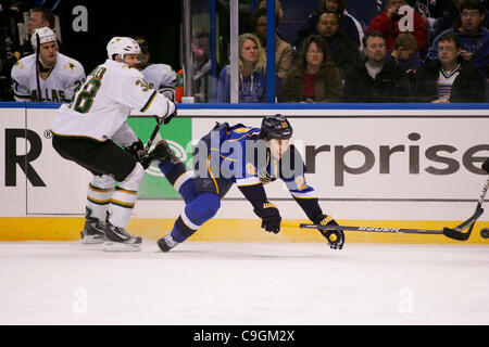 26. Dezember 2011 - Saint Louis, Missouri, USA - St. Louis Blues linken Flügel Alexander Steen (20) in Aktion während eines NHL-Spiels zwischen den Dallas Stars und den St. Louis Blues im Scottrade Center in Saint Louis, Missouri.  Blues besiegten die Stars 5-3 (Credit-Bild: © Jimmy Simmons/Southcreek/ZUMAPRESS Stockfoto