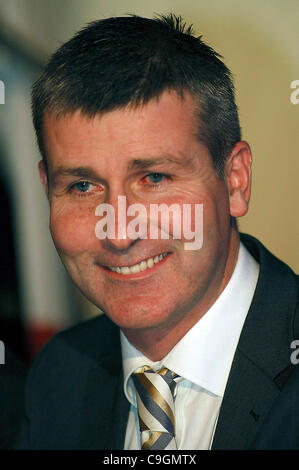 Stephen Kenny, Leiter der irischen Airtricity Premier League Club Dundalk. Bisher gelang es Kenny Shamrock Rovers, Derry City, Dunfermline, Bohemians und Longford Town. Stockfoto