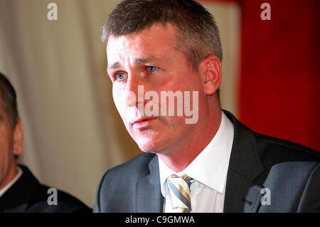 Stephen Kenny, Leiter der irischen Airtricity Premier League Club Dundalk. Bisher gelang es Kenny Shamrock Rovers, Derry City, Dunfermline, Bohemians und Longford Town. Stockfoto