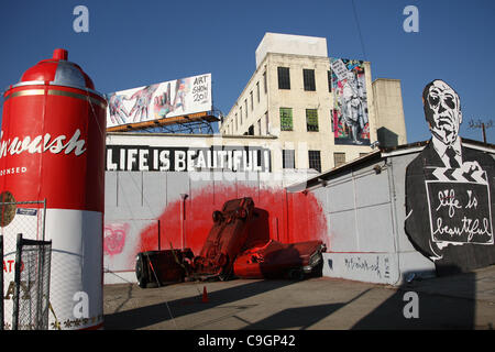 Sprühen Sie aus der Dose Autos & Leben ist schöne Kunst SHOW Poster Mr. BRAINWASH Gegenwart ART SHOW 2011 LOS ANGELES Kalifornien USA 27 Umrech- Stockfoto