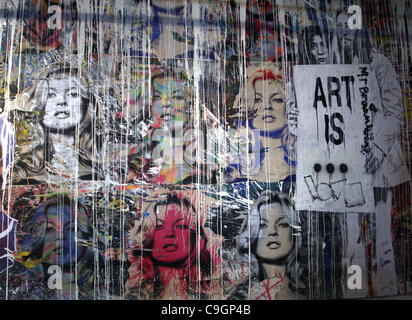 KATE MOSS AS WARHOL MARILYN mit YOKO ONO & JOHN LENNON Mr. BRAINWASH Gegenwart ART SHOW 2011 LOS ANGELES Kalifornien USA 27 Dece Stockfoto