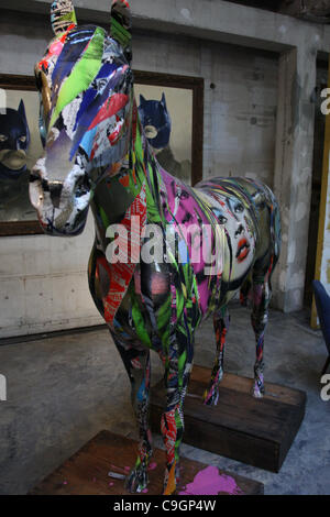 KATE MOSS AS WARHOL MARILYN ON A HORSE Mr GEHIRNWÄSCHE gegenwärtige Kunst SHOW 2011 LOS ANGELES Kalifornien USA 27 Dezember 2011 Stockfoto