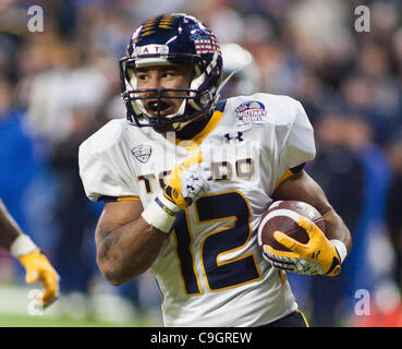 28. Dezember 2011 - Washington, District Of Columbia, Vereinigte Staaten von Amerika - Toledo Rockets Wide Receiver Eric Seite #12 kehrt zurück einen Kick für 87 Yards im ersten Quartal 2011 militärische Schüssel Mittwoch, 28. Dezember 2011 im RFK Stadium in Washington DC (Credit-Bild: © Saquan Stimpson/Southcreek/ZUMA Stockfoto