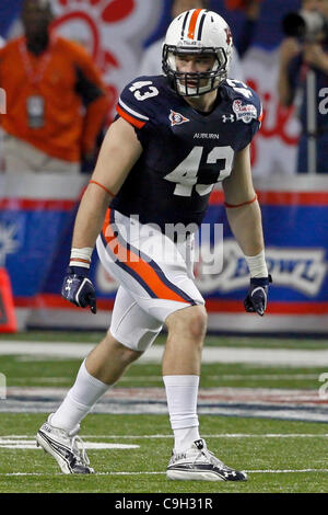 31. Dezember 2011 - Atlanta, Georgia, USA - 30. Dezember 2011 - Atlanta, Georgia - Auburn Tigers-Tight-End Philip Lutzenkirchen (43) oft aus weiten diente für die Sperrung während der 2011-Chick-Fil-A-Bowl zwischen Virginia Cavaliers und Auburn Tigers.  Die Tigers schlagen die Cavaliers 43-24 an der Georgia Stockfoto