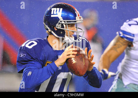 1. Januar 2012 - East Rutherford, New Jersey, USA - New York Giants quarterback Eli Manning (10) in nationale Fußball-Liga-Aktion bei Met Life-Stadion in East Rutherford New Jersey das neue Riesen Lead The Dallas Cowboy 21 0 zur Halbzeit (Credit-Bild: © Brooks Von Arx/Southcreek/ZUMAPRESS.com) Stockfoto