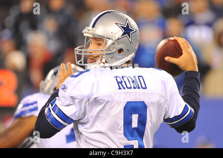 1. Januar 2012 - East Rutherford, New Jersey, USA - Dallas-Cowboys-quarterback Romo Tony (9) in nationale Fußball-Liga-Aktion bei Met Life-Stadion in East Rutherford New Jersey das neue Riesen Niederlage der Dallas Cowboys 31 bis 14 Anspruch den NFC East Titel (Credit-Bild: © Brooks Von Arx/Southcreek/ZUMA Stockfoto