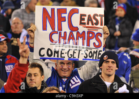 2. Januar 2012 - East Rutherford, New Jersey, USA - New York Giants-Fans am Ende des Spiels bei Met Life-Stadion in East Rutherford New Jersey das neue Riesen besiegen die Dallas Cowboys 31 bis 14 Anspruch den NFC East Titel (Credit-Bild: © Brooks Von Arx/Southcreek/ZUMAPRESS.com) Stockfoto