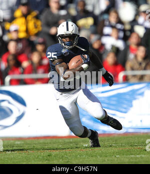 2. Januar 2012 - Dallas, Texas, Vereinigte Staaten von Amerika - Penn State Nittany Lions Runningback Silas Redd (25) in Aktion während der Ticket City Bowl-Spiel zwischen der Penn State Nittany Lions und die University of Houston Cougars, führt in das Cotton Bowl Stadium in Dallas gespielt, Texas.Houston Penn Stockfoto