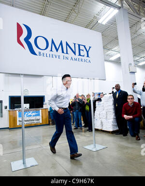 2. Januar 2012 - Clive, Iowa, USA - Mitt Romney Kampagnen auf Wettbewerbsvorteile in der Nacht vor der Iowa Caucus. Stockfoto