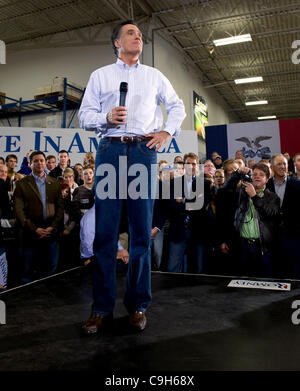 2. Januar 2012 - Clive, Iowa, USA - Mitt Romney Kampagnen auf Wettbewerbsvorteile in der Nacht vor der Iowa Caucus. Stockfoto