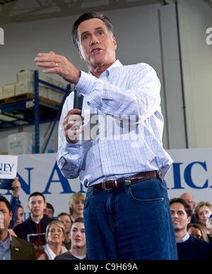 2. Januar 2012 - Clive, Iowa, USA - Mitt Romney Kampagnen auf Wettbewerbsvorteile in der Nacht vor der Iowa Caucus. Stockfoto