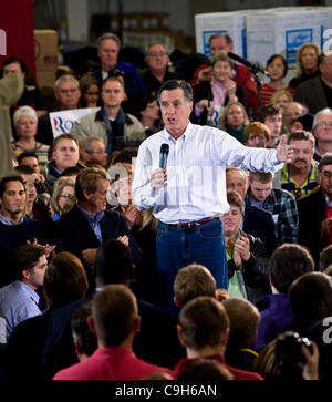 2. Januar 2012 - Clive, Iowa, USA - Mitt Romney Kampagnen auf Wettbewerbsvorteile in der Nacht vor der Iowa Caucus. Stockfoto