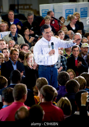 2. Januar 2012 - Clive, Iowa, USA - Mitt Romney Kampagnen auf Wettbewerbsvorteile in der Nacht vor der Iowa Caucus. Stockfoto