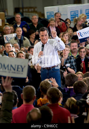 2. Januar 2012 - Clive, Iowa, USA - Mitt Romney Kampagnen auf Wettbewerbsvorteile in der Nacht vor der Iowa Caucus. Stockfoto