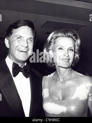 19. Dezember 2011 - DINA MERRILL mit Cliff Robertson. (Kredit-Bild: © Globe Photos/ZUMAPRESS.com) Stockfoto