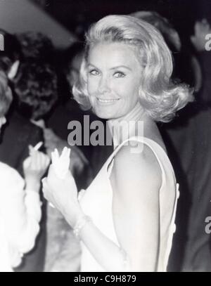 19. Dezember 2011 - DINA MERRILL. (Kredit-Bild: © Globe Photos/ZUMAPRESS.com) Stockfoto