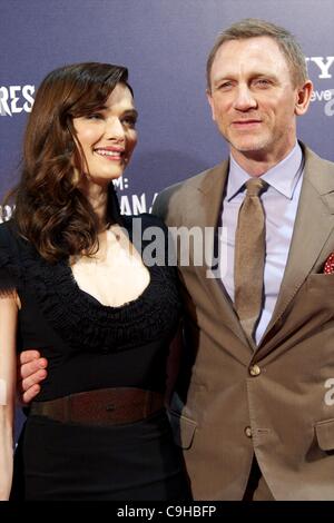 4. Januar 2012 - Madrid, Spanien - Daniel Craig und Rachel Weisz besuchen die "Millenium: The Girl With The Dragon Tattoo" Premiere Callao Cinema in Madrid (Credit-Bild: © Jack Abuin/ZUMAPRESS.com) Stockfoto