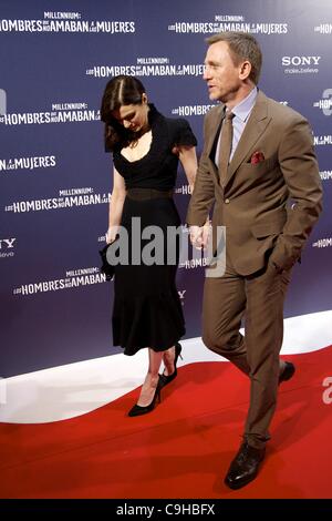 4. Januar 2012 - Madrid, Spanien - Daniel Craig und Rachel Weisz besuchen die "Millenium: The Girl With The Dragon Tattoo" Premiere Callao Cinema in Madrid (Credit-Bild: © Jack Abuin/ZUMAPRESS.com) Stockfoto