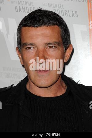 Antonio Banderas im Ankunftsbereich für drunter und drüber Premiere, Directors Guild of America (DGA) Theater, Los Angeles, CA 5. Januar 2012. Foto von: Elizabeth Goodenough/Everett Collection Stockfoto