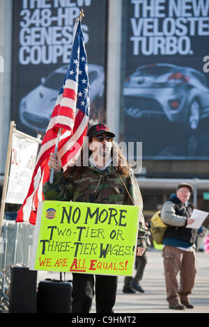 Detroit, Michigan - Auto Arbeitnehmer Kundgebung vor der North American International Auto Show, protestieren, Arbeitsplätzen, Lohnkürzungen und andere Vertrag Zugeständnisse. Stockfoto