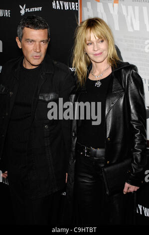 6. Januar 2012 - statt Hollywood, Kalifornien, USA - Antonio Banderas und Melanie Griffith während der Premiere des neuen Films von Relativity Media drunter und drüber, an der Direktor Guild von Amerika Theater, am 5. Januar 2012, in Los Angeles. (Kredit-Bild: © Michael Germana/Globe Photos/ZUMAPRESS.com) Stockfoto