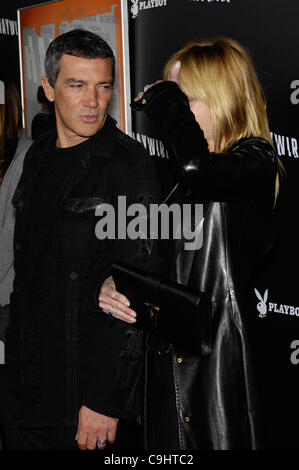 6. Januar 2012 - statt Hollywood, Kalifornien, USA - Antonio Banderas und Melanie Griffith während der Premiere des neuen Films von Relativity Media drunter und drüber, an der Direktor Guild von Amerika Theater, am 5. Januar 2012, in Los Angeles. (Kredit-Bild: © Michael Germana/Globe Photos/ZUMAPRESS.com) Stockfoto