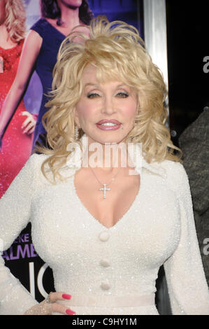 9. Januar 2012 - Los Angeles, Kalifornien, USA - Dolly Parton, Teilnahme an der Uraufführung von "Joyful Noise'' im Grauman es Chinese Theatre in Hollywood, Kalifornien am 09.01.12 statt. 2012 (Kredit-Bild: © D. Long/Globe Photos/ZUMAPRESS.com) Stockfoto