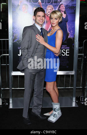 JEREMY JORDAN & ASHLEY SPENCER JOYFUL NOISE. Welt PREMIERE HOLLYWOOD LOS ANGELES Kalifornien USA 9. Januar 2012 Stockfoto