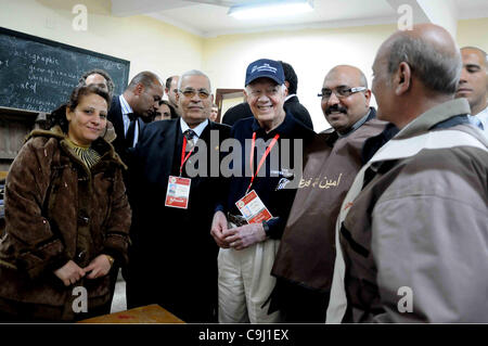 10. Januar 2012 - Ägypten, Ägypten - Jimmy Carter in der Stab-Farag-Schule. Während seiner Präsidentschaft in den 1970er Jahren half Carter Makler den Camp-David-Abkommen, die zu einem 1979 Friedensabkommen zwischen Israel und Ägypten führten. --Jimmy Carters Besuch der Ausschuss Wahl an Rod Farag Schule. Ehemalige US-Präsident Stockfoto