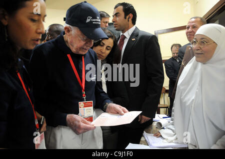 10. Januar 2012 - Ägypten, Ägypten - Jimmy Carter in der Stab-Farag-Schule. Während seiner Präsidentschaft in den 1970er Jahren half Carter Makler den Camp-David-Abkommen, die zu einem 1979 Friedensabkommen zwischen Israel und Ägypten führten. --Jimmy Carters Besuch der Ausschuss Wahl an Rod Farag Schule. Ehemalige US-Präsident Stockfoto