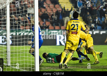 11/01/2011. Fußball - Spanien - Levante UD vs. Alcorcon - Levante von Valencia, Valencia, Spanien Copa del Rey gewinnen 4: 0 im zweiten Spiel der Ausscheidungsspiele Wettbewerb gegen 2. Division Team Alcorcón und geht auf die nächste Runde - Levante-Spieler als He punktet das dritte Tor Stockfoto