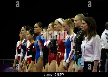 Wettbewerber in Womens Trampolin in Visa International Gymnastics Wettbewerb künstlerische Disziplin in North Greenwich Arena in Serie LOCOG London bereitet für die Olympischen Spiele 2012 in London. 13. Januar 2012. Stockfoto