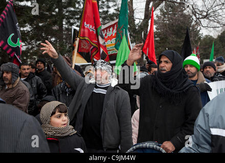 Dearborn, Michigan - Shia Moslems marschierten durch die Straßen von Dearborn, Arba'een, Erinnerung an einen Urlaub markieren das Martyrium von Mohammeds Enkel, Hussein ibn Ali, in der Schlacht von Karbala in 680 CE. Stockfoto