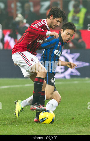 Alexandre Pato (Mailand), Yuto Nagatomo (Inter), 15. Januar 2012 - Fußball / Fußball: italienische "Serie A" match zwischen AC Mailand 0-1 Inter Mailand im Stadio Giuseppe Meazza in Mailand, Italien. (Foto von Enrico Calderoni/AFLO SPORT) [0391] Stockfoto